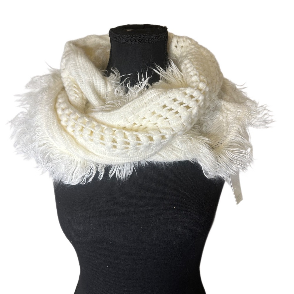 NWT Capelli of New York  infinity scarf